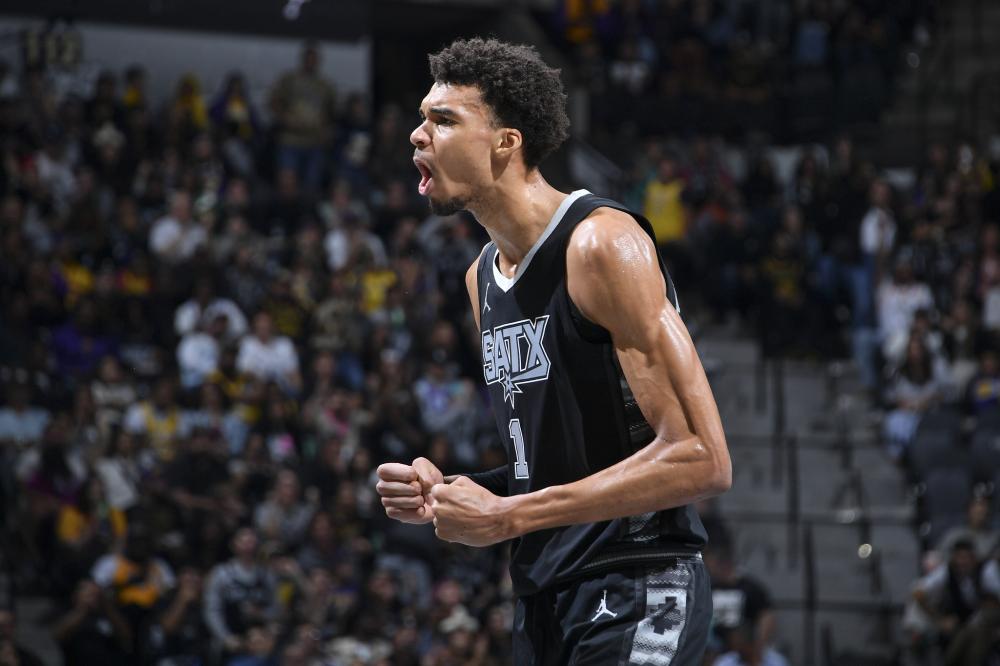 凭借凶狠的 凭借凶狠的